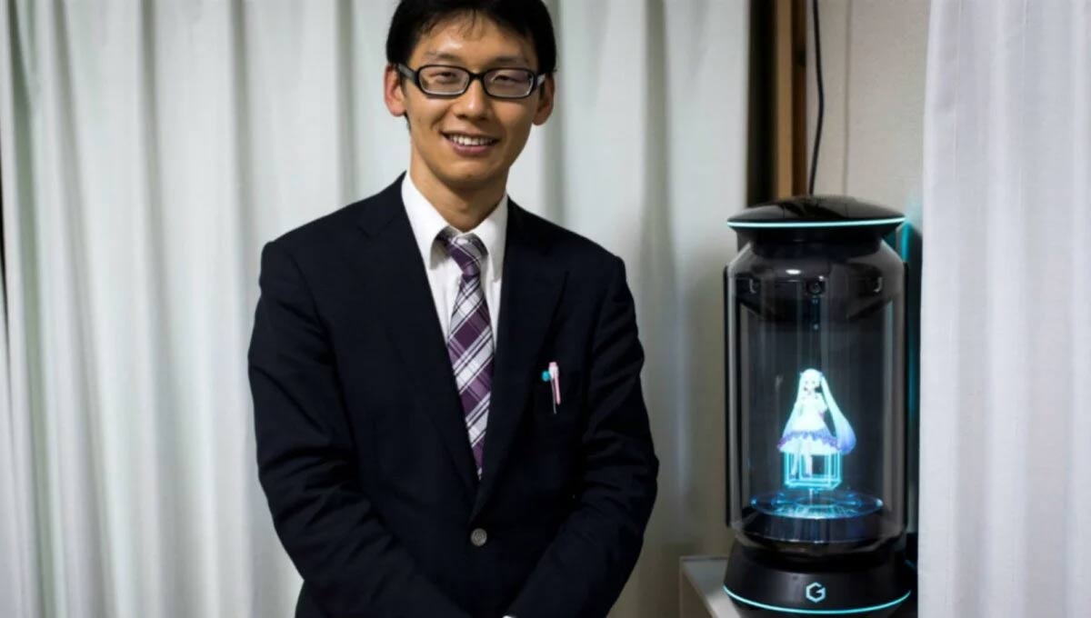 The man who married a hologram: fact or fiction? The story of Akihiko Kondo