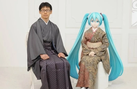 The man who married a hologram: fact or fiction? The story of Akihiko Kondo
